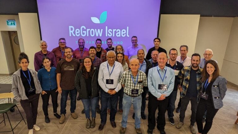 Los expertos en innovación de ReGrow Israel se reúnen en el Centro Netter en Mikveh Israel.  Imagen cortesía de ReGrow Israel