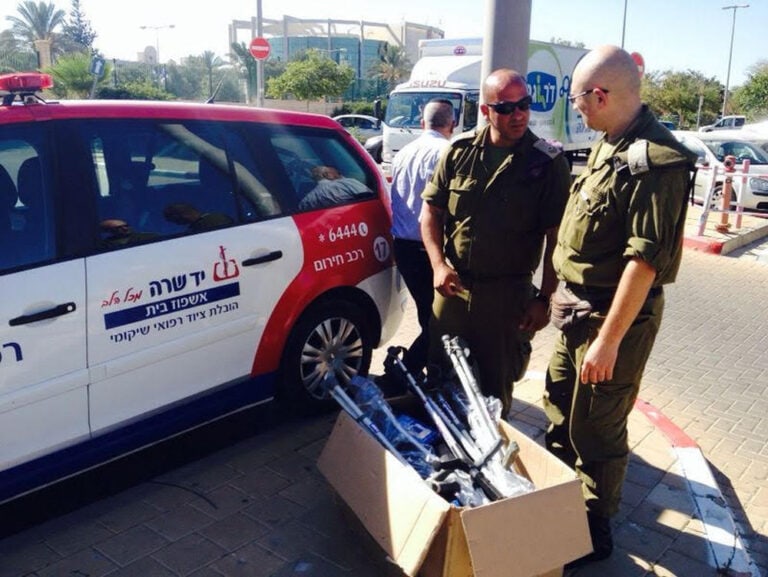 Soldiers with Yad Sarah equipment in Beersheva. Photo courtesy of Yad Sarah 