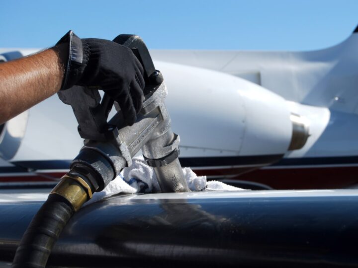 Filling up with sustainable aviation fuel could slash carbon emissions. Photo by Isaiah Shook via Shutterstock.com