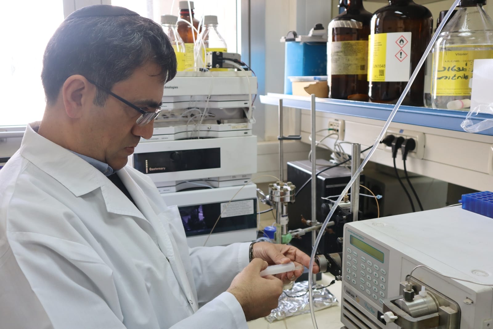 Bar-Ilan University Professor Shai Rahimipour works in a chemistry lab. Photo courtesy of Bar-Ilan University.
