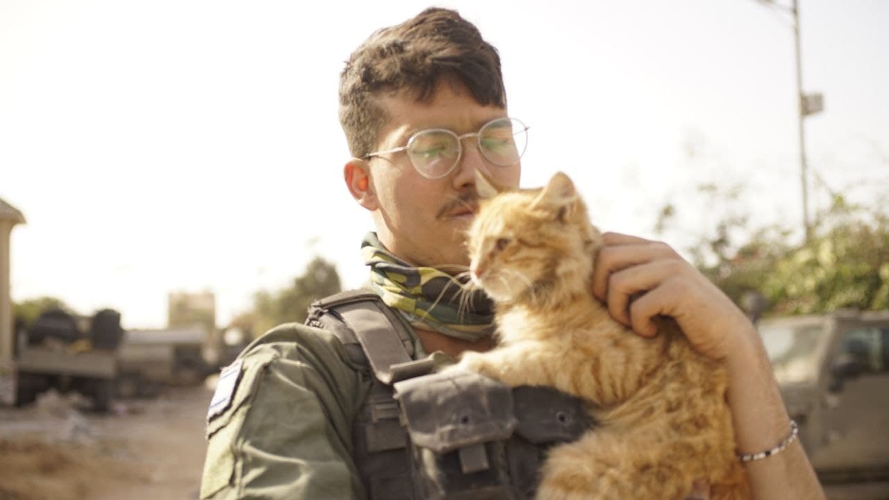 Yona Golan with the cat rescued from Gaza. Photo courtesy of Yona Golan