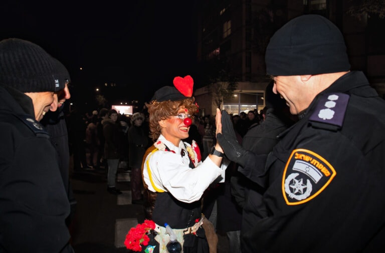 For Idit as Hashoteret Az-Oolay, it is also important to connect with the police. Photo by Noam Chen