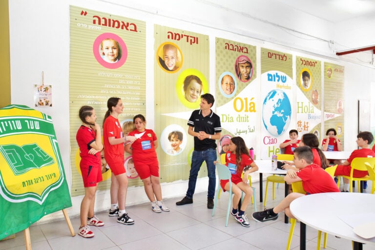 Yaniv Kusevitzky leads activities in the classroom and out on the pitch. Photo by Noam Chen