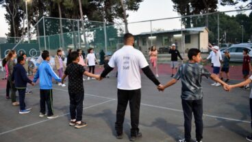 Jewish and Arab children playing together during Ramadan 2022. Photo courtesy of FKI