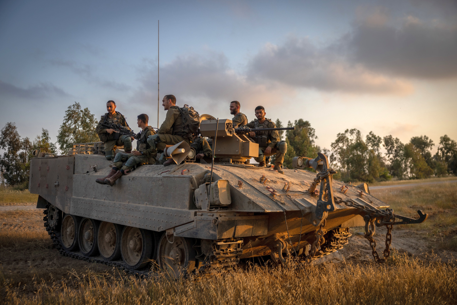 Israeli soldiers on the Israeli border with the Gaza Strip on April 7, 2024. Photo by Chaim Goldberg/Flash90