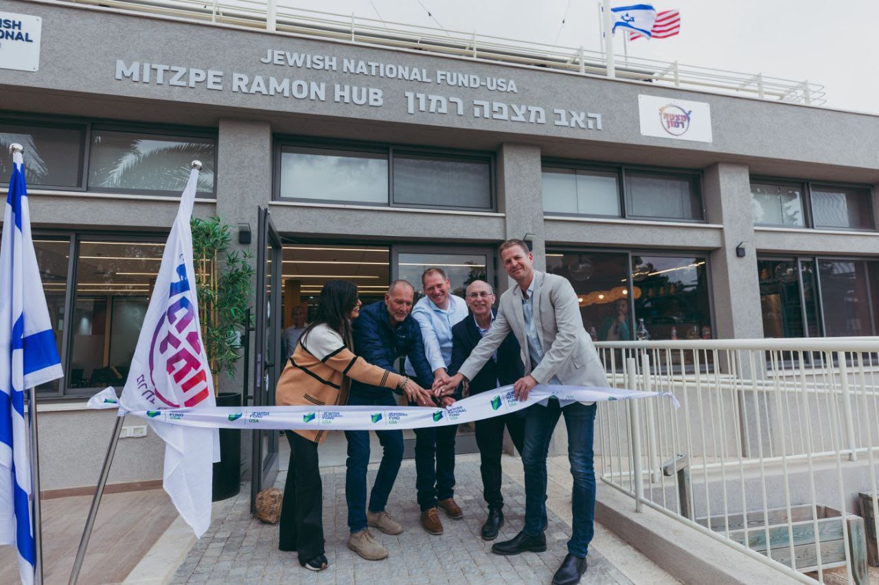 Officials cut the ribbon outside Mitzpeh Ramon Innovation. Photo by Shibo/JNF-USA