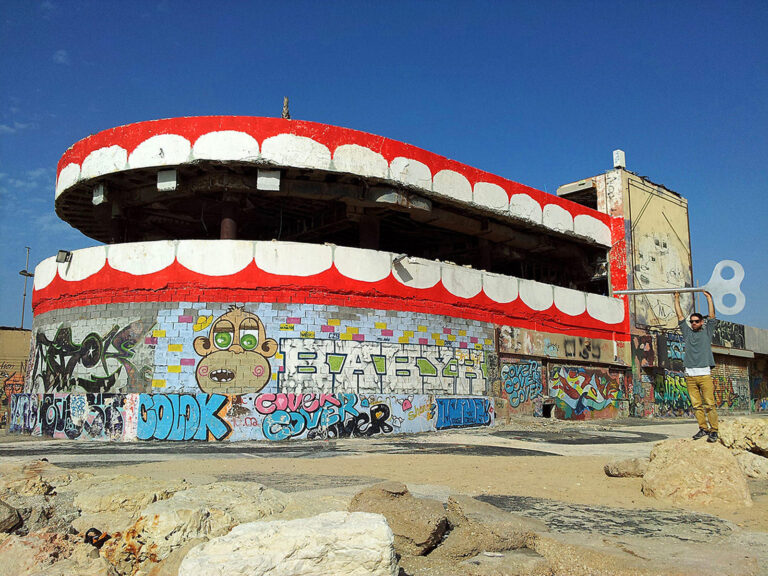 Dede Bandaid transformed the old Dolphinarium Club in Tel Aviv with his artistic talent. Photo courtesy of Nitzan Mintz & Dede Bandaid