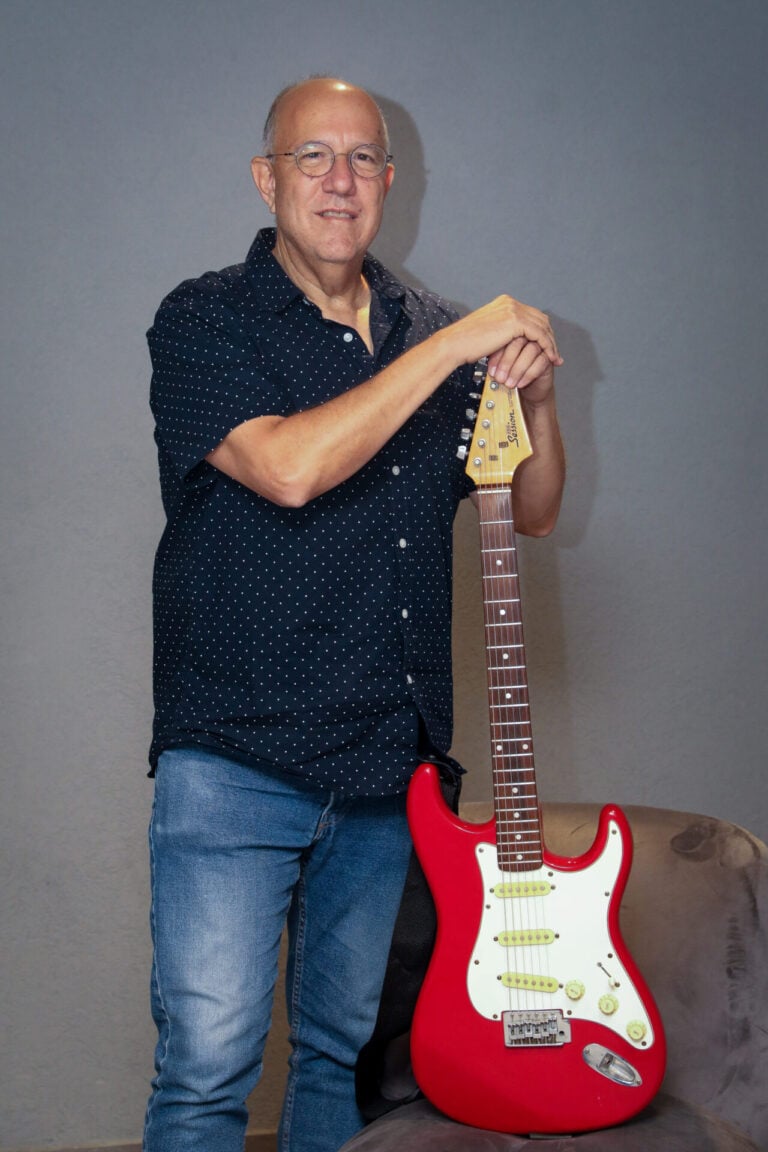 David Brinn with a guitar. Photo by Marc Israel Sellem