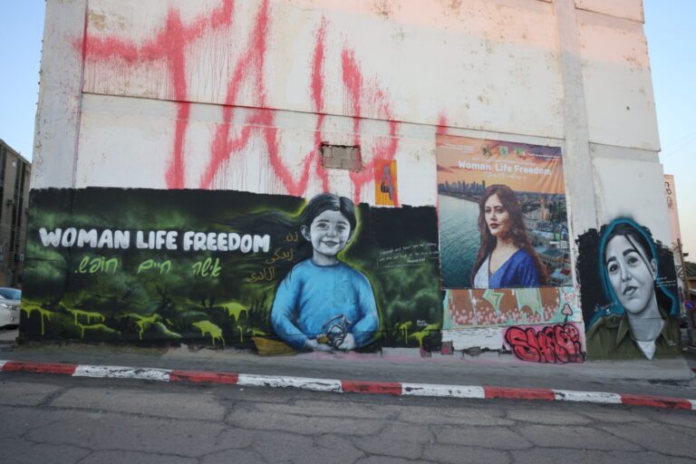 Turning Israeli walls into a homage for Iranian resistance 