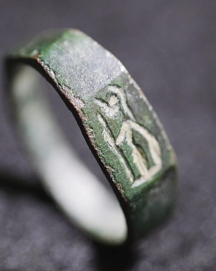 The 1,800-year-old ring found on Mount Carmel. Photo by Emil Aladjem/Israel Antiquities Authority